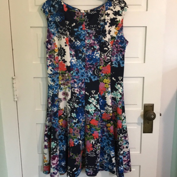 Dress - Picture 2 of 5